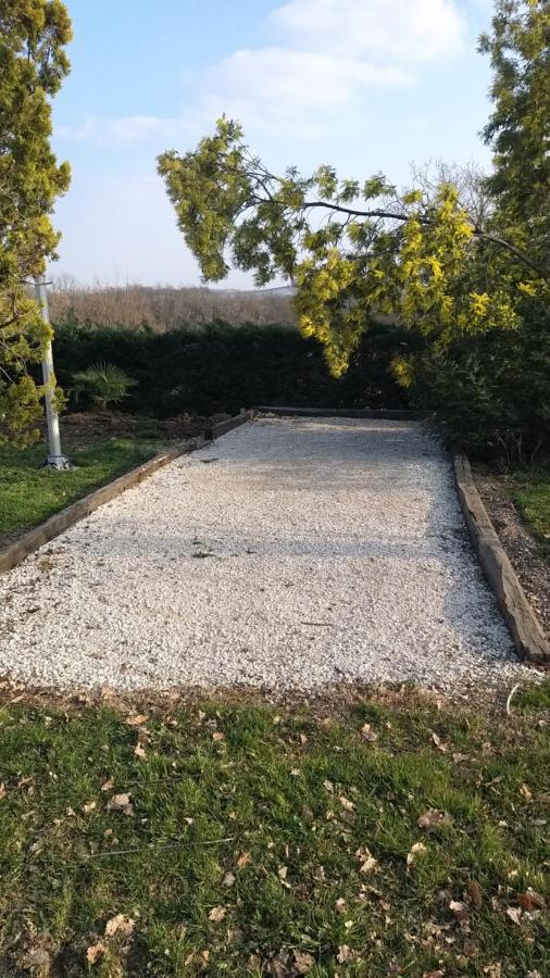 Gite La Garrigue Montbarla エクステリア 写真